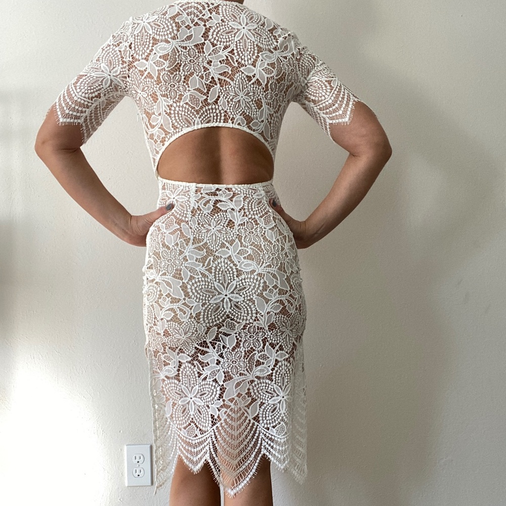 Never Worn White Lace Cocktail Wedding Dress with Open Back - XS (2-4) - Picture 2 of 6